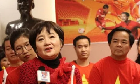 `Bóng hồng` thầm lặng phía sau HLV trưởng Olympic Việt Nam Park Hang-seo